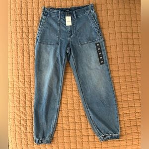 NWT J. Crew Factory Utility Jogger Pant in Signature Stretch+ Jeans size 28